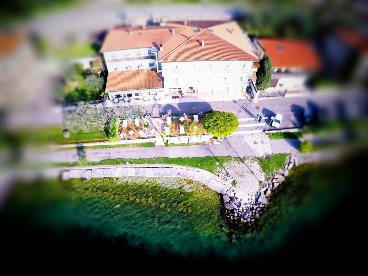 Piccolo Hotel Direkt Am See Бренцоне сул Гарда Екстериор снимка
