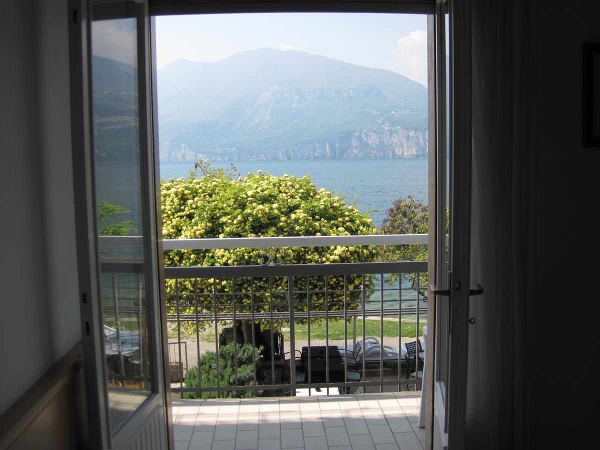 Piccolo Hotel Direkt Am See Бренцоне сул Гарда Екстериор снимка