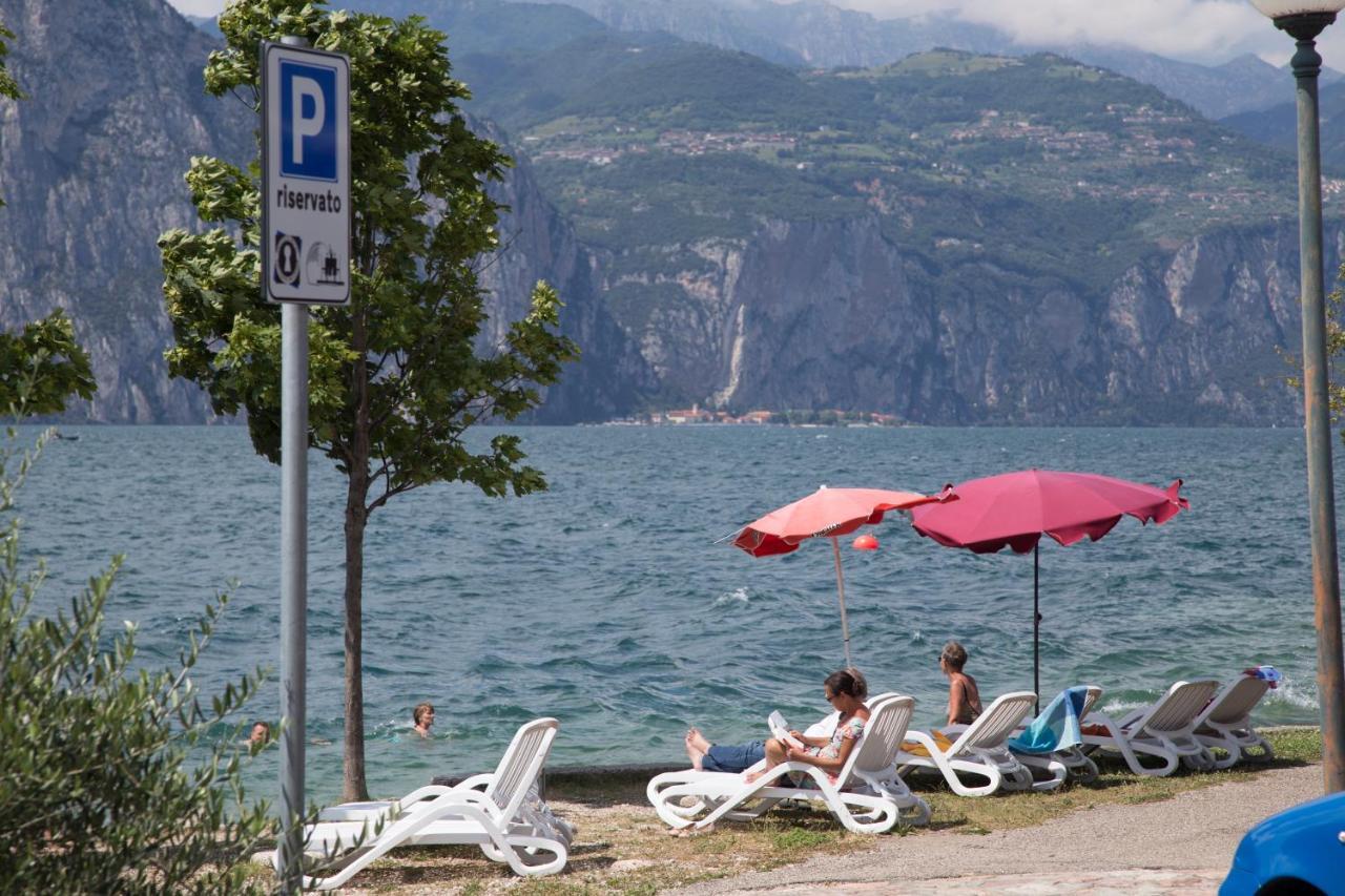 Piccolo Hotel Direkt Am See Бренцоне сул Гарда Екстериор снимка